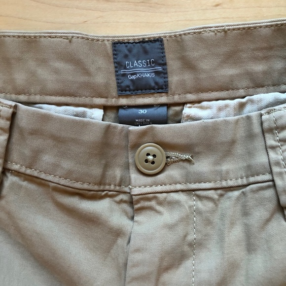 Men's GAP Classic Khaki Flat Front Shorts - Picture 3 of 4